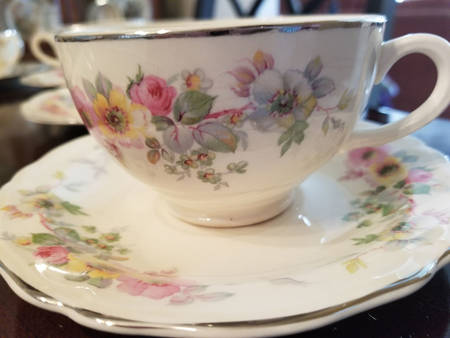274E11 Footed Cup & Saucer Set