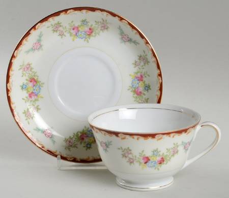 KON122 Footed Cup & Saucer Set