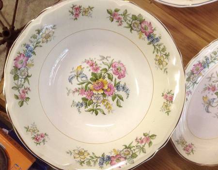 Rosalind 8" Round Vegetable Bowl