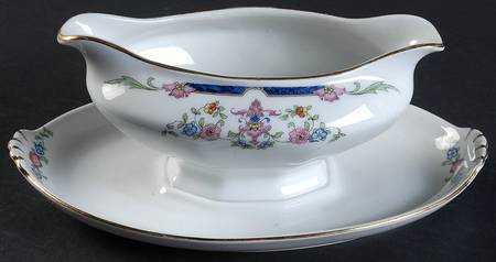 KOE19 Gravy Boat with Attached Underplate