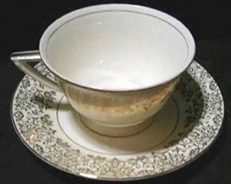 KNO937 Footed Cup & Saucer Set