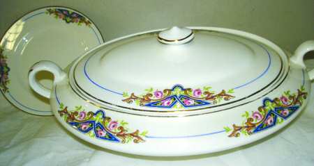 Royal Rose Oval Covered Vegetable