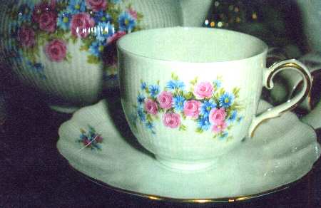KAI47 Footed Cup & Saucer Set
