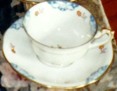 KOE23 Footed Cup & Saucer Set