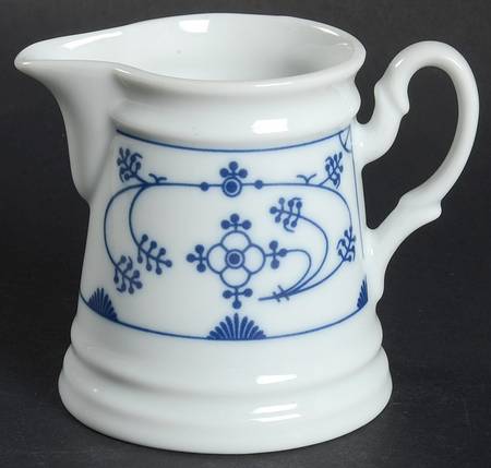 Blau Saks Creamer by Kahla