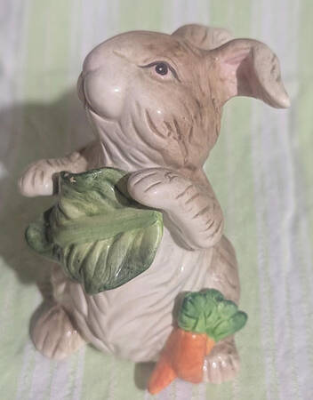 Country Rabbit Sitting Tumbling Rabbit Figurine