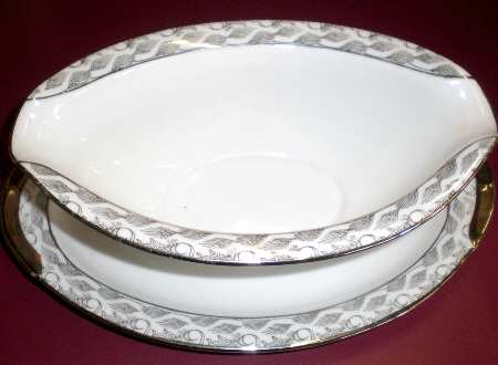 KUT261 Gravy Boat & Underplate