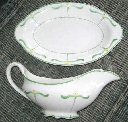 KNO1010 Gravy Boat & Underplate