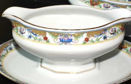 KOE30 Gravy Boat with Attached Underplate