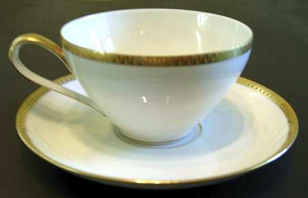 106 Flat Cup & Saucer Set