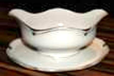 27168 Gravy Boat with Attached Underplate