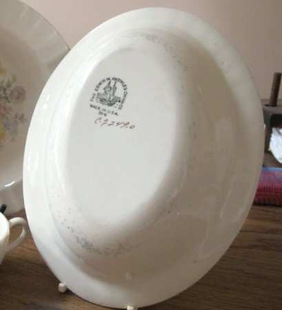 C72490 9" Oval Vegetable Bowl