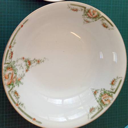 KPM241 10" Round Vegetable Bowl
