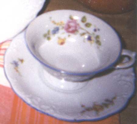 KPM259 Footed Cup & Saucer Set
