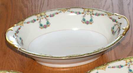 KIK68 9" Oval Vegetable Bowl