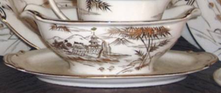 KUT353 Gravy Boat with Attached Underplate