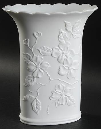 Dogwood 7" Oval Vase