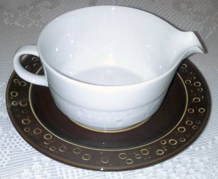 KAI76 Gravy Boat & Underplate