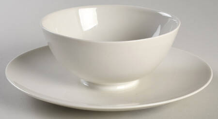 Urbino White Round Gravy Boat/Attached Underplate