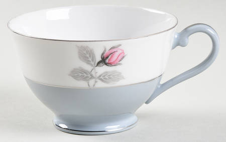 KON139 Footed Cup
