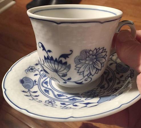 KRV2 Flat Cup & Saucer Set