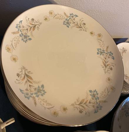 Rutland (Coupe) Dinner Plate