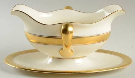 86 1-2 Gravy Boat with Attached Underplate