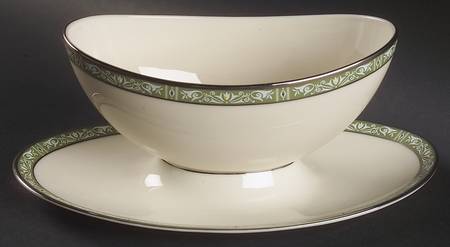 Adrienne Gravy Boat with Attached Underplate