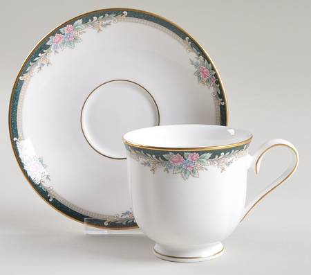 Alyssa Footed Cup & Saucer Set