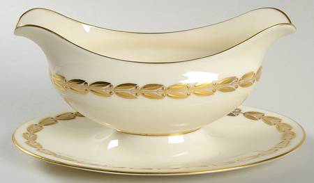 Antoinette Ivory Gravy Boat with Attached Underplate