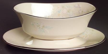 April Gravy Boat with Attached Underplate
