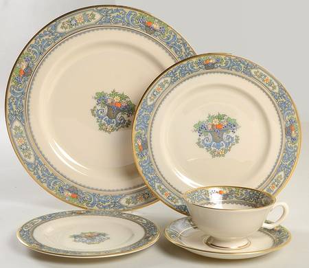 Autumn (Newer, Gold Backstamp) 40 Piece Estate Set