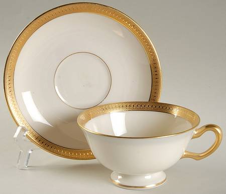 Carolina Footed Cup & Saucer Set