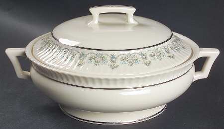 Beacon Hill (Newer) Round Covered Vegetable