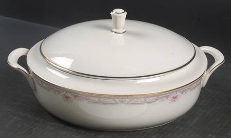 Bellaire (Newer) Large Round Covered Vegetable