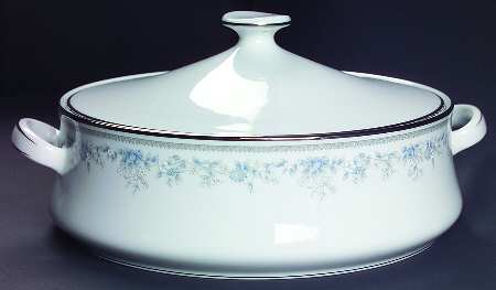 Bluets Round Covered Vegetable