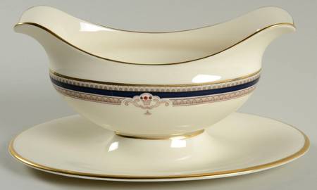 Buchanan Gravy Boat with Attached Underplate