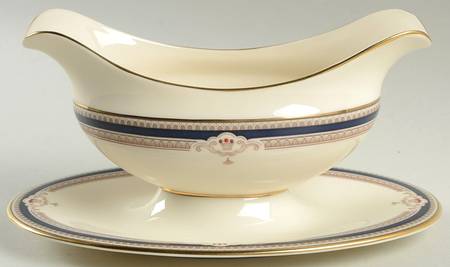 Buchanan Gravy Boat with Attached Underplate