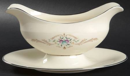 Capri Gravy Boat with Attached Underplate