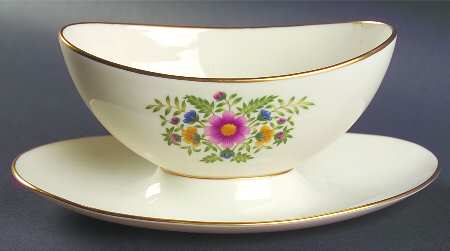 Cascade Gravy Boat with Attached Underplate