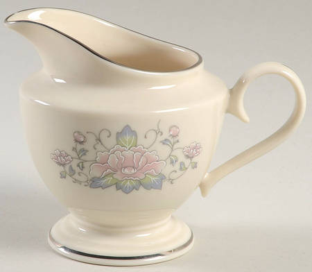 Charleston 1999 Shape Creamer