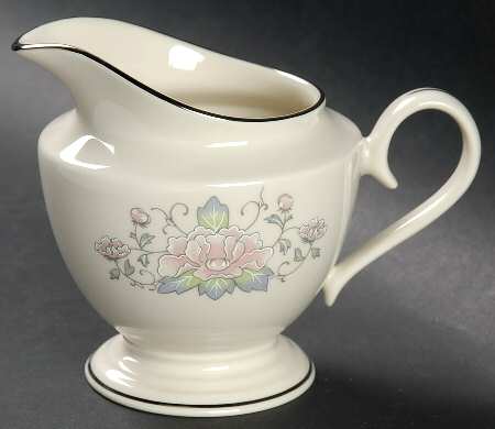 Charleston 1999 Shape Creamer