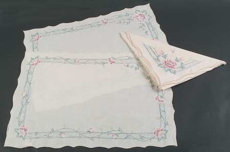 Charleston (Set of 2) Linen Placemat and Napkin Set