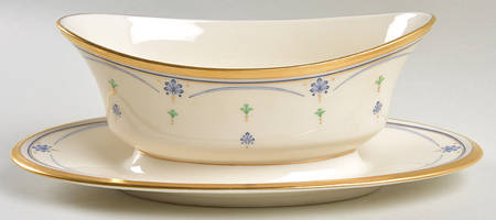 Chateau Gravy Boat with Attached Underplate