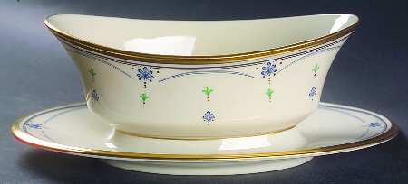 Chateau Gravy Boat with Attached Underplate