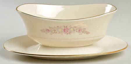Chesapeake Gravy Boat with Attached Underplate