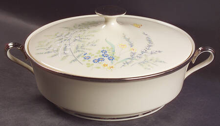 Cinderella (Newer, Platinum Trim) Round Covered Vegetable