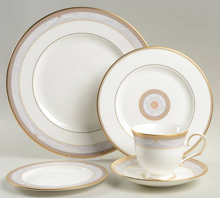 Classic Elegance 5 Piece Place Setting