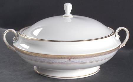 Classic Elegance Round Covered Vegetable