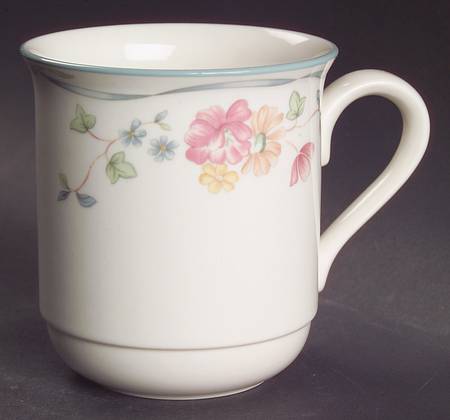 Country Cottage Courtyard Mug